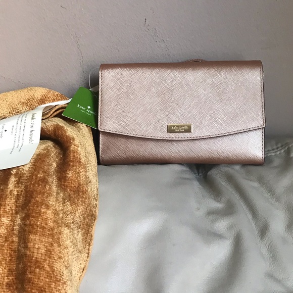 kate spade Handbags - New with tag Kate spade rose gold crossbody bag